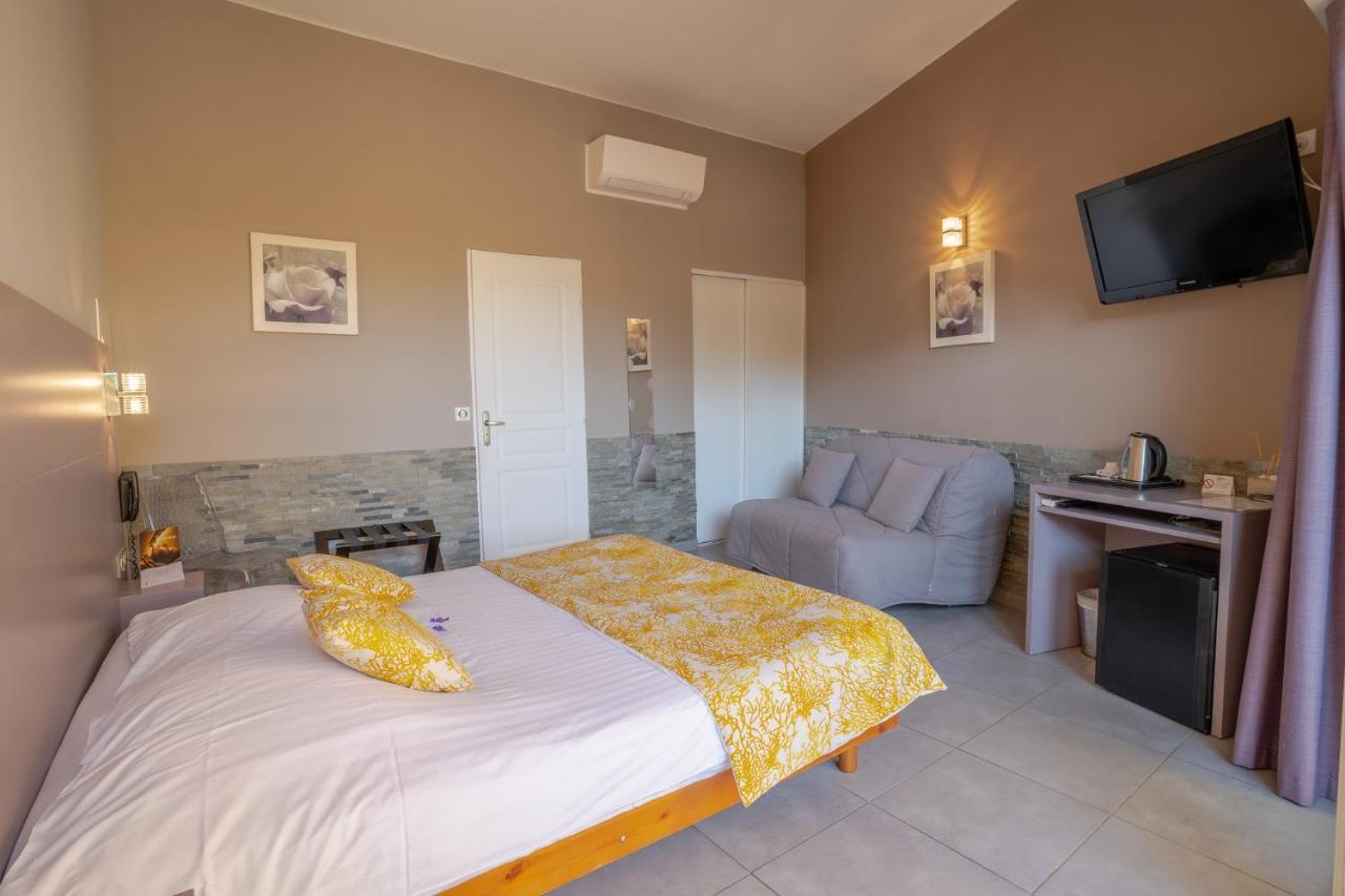 Hotel Le Grand Pavois Le Lavandou Bagian luar foto