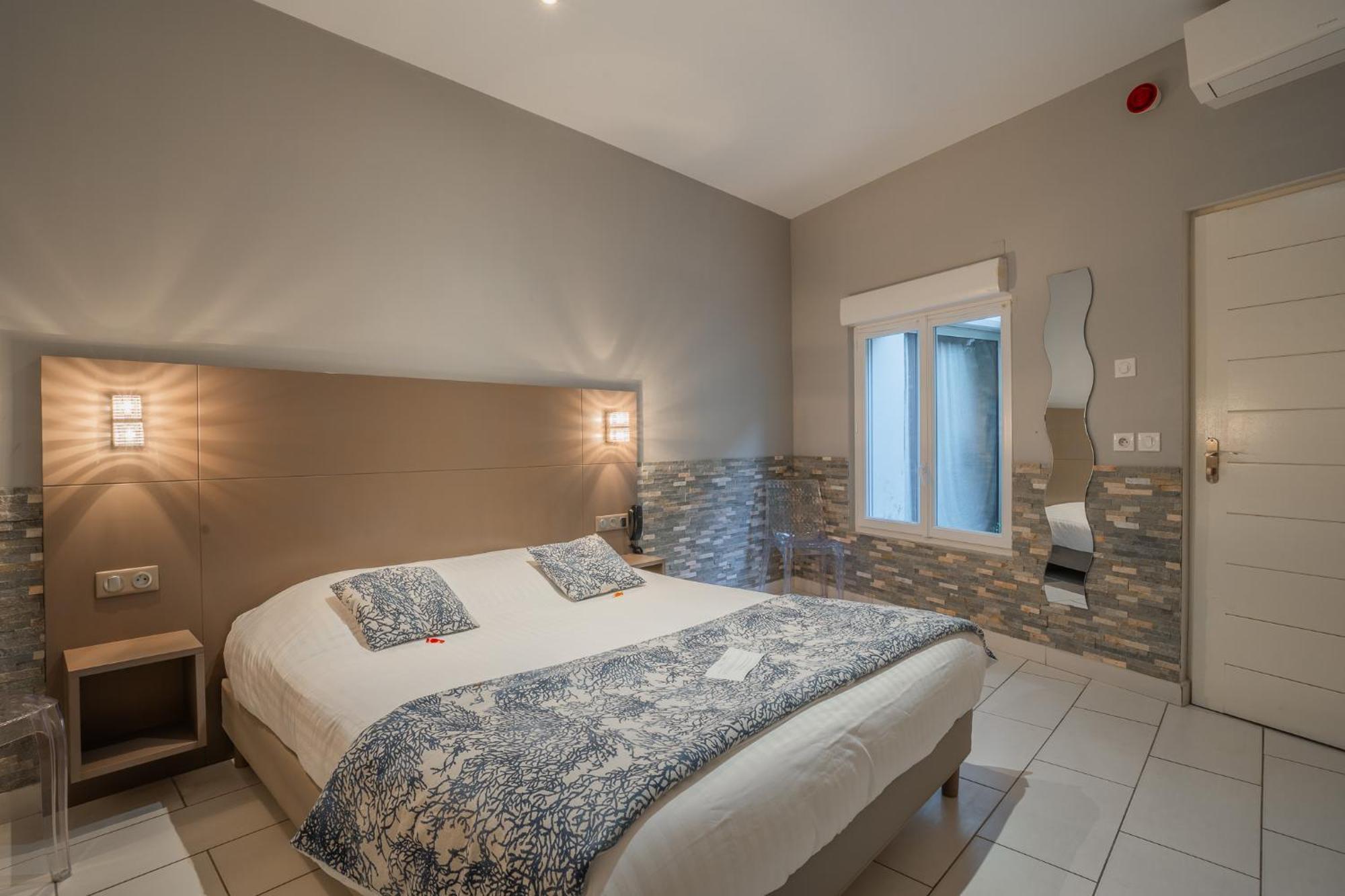 Hotel Le Grand Pavois Le Lavandou Ruang foto