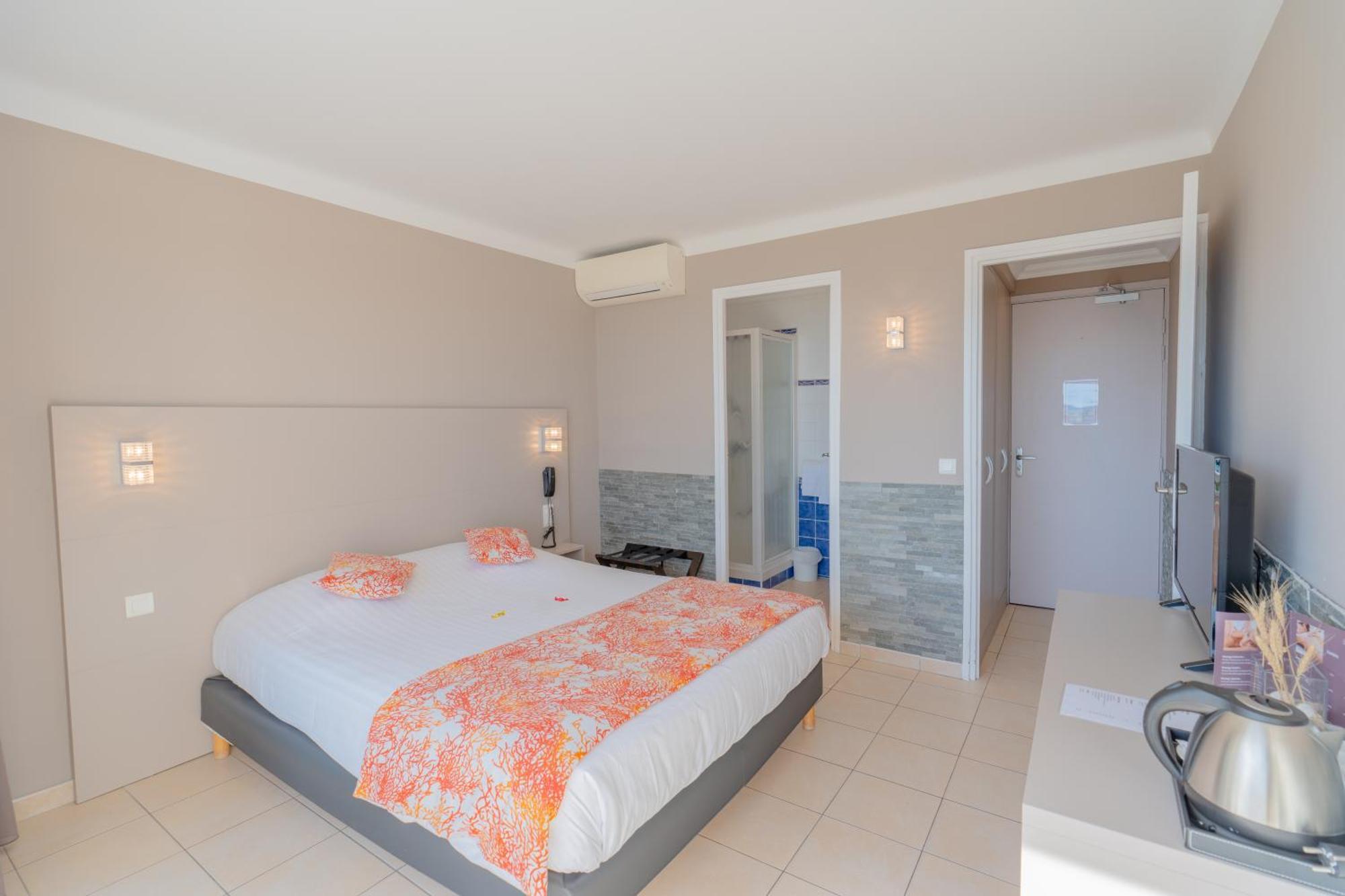 Hotel Le Grand Pavois Le Lavandou Ruang foto