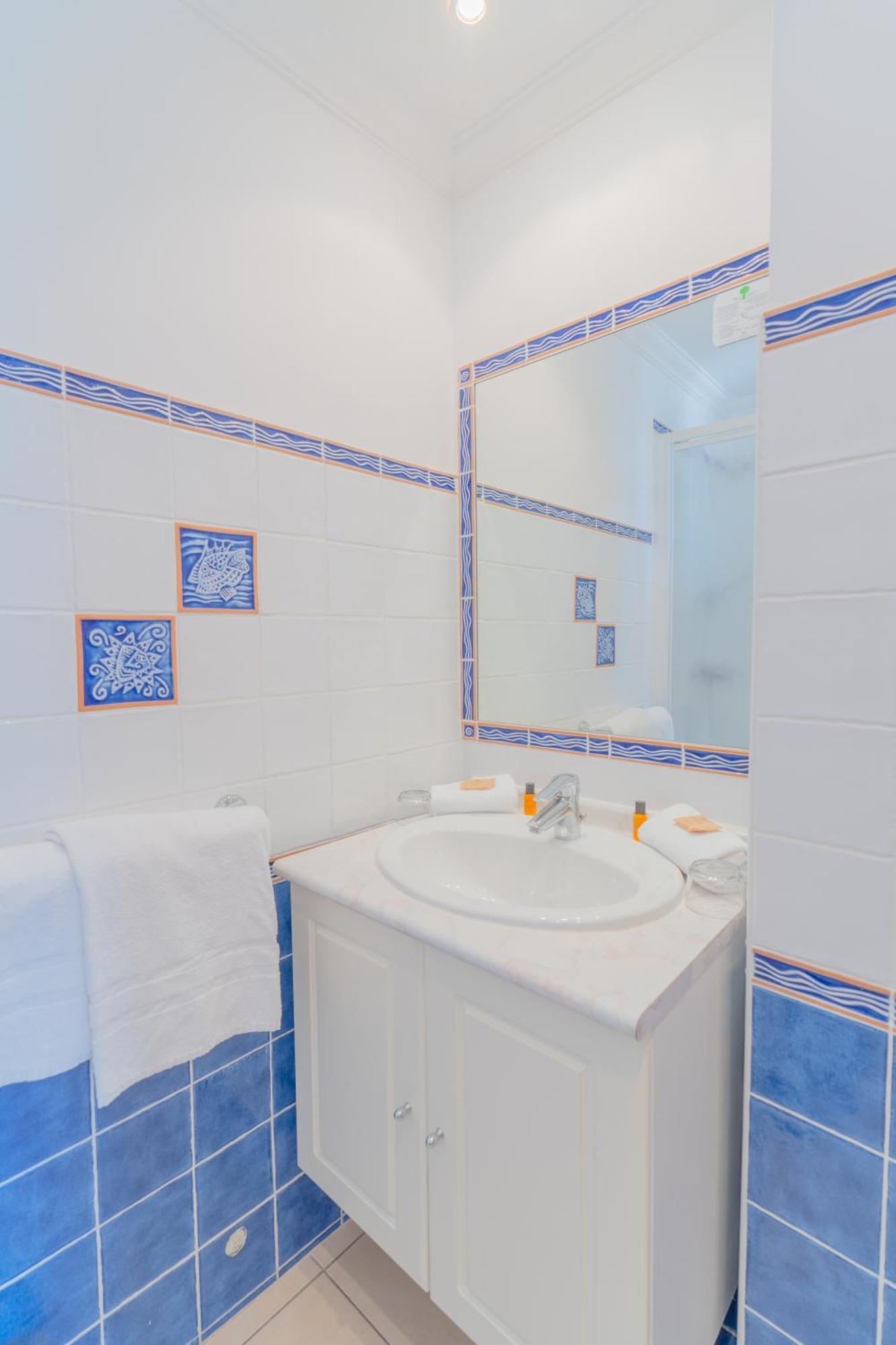 Hotel Le Grand Pavois Le Lavandou Ruang foto