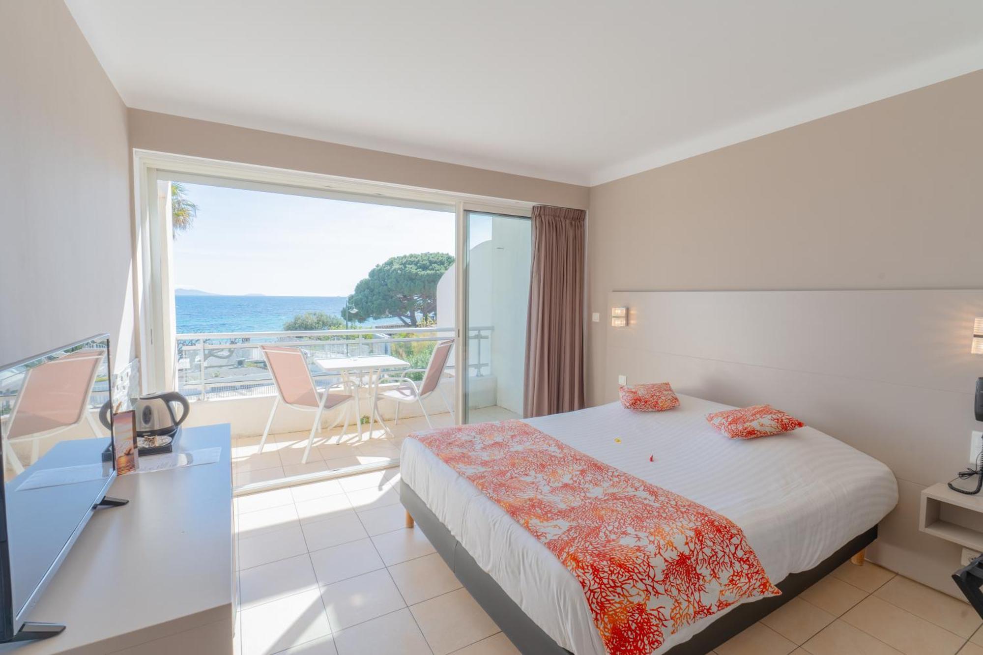 Hotel Le Grand Pavois Le Lavandou Bagian luar foto