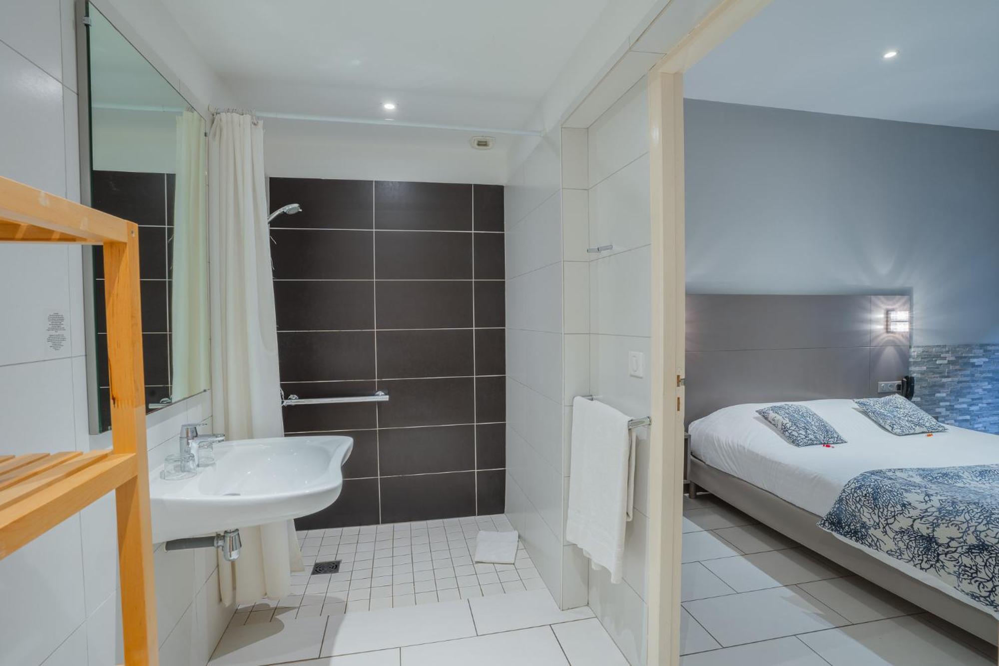 Hotel Le Grand Pavois Le Lavandou Ruang foto