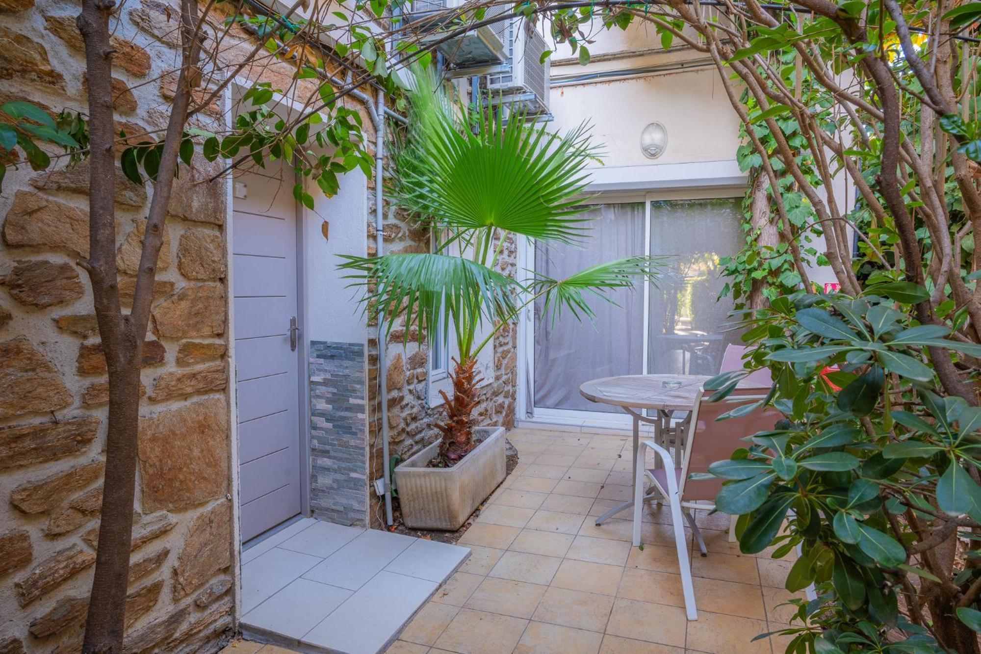 Hotel Le Grand Pavois Le Lavandou Ruang foto